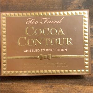 Too faced cocoa contour palette in light to medium